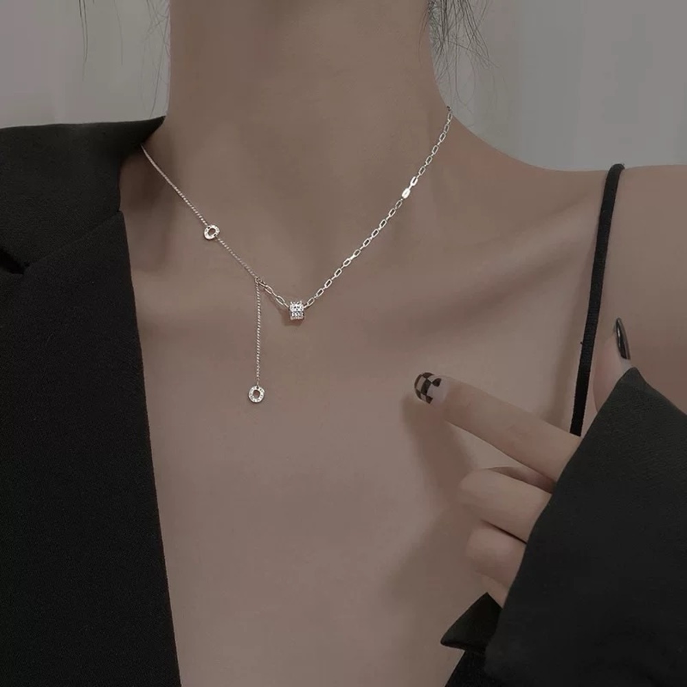 Elegant Silver Necklace with Circular Accents